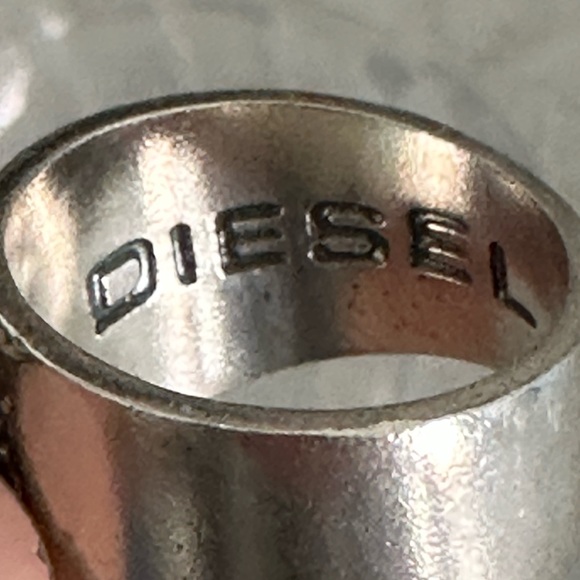 Diesel rivet ring , Silver Size 7 with 8 rivets ,5/8 tapering to 3/8” wide. - Picture 6 of 9